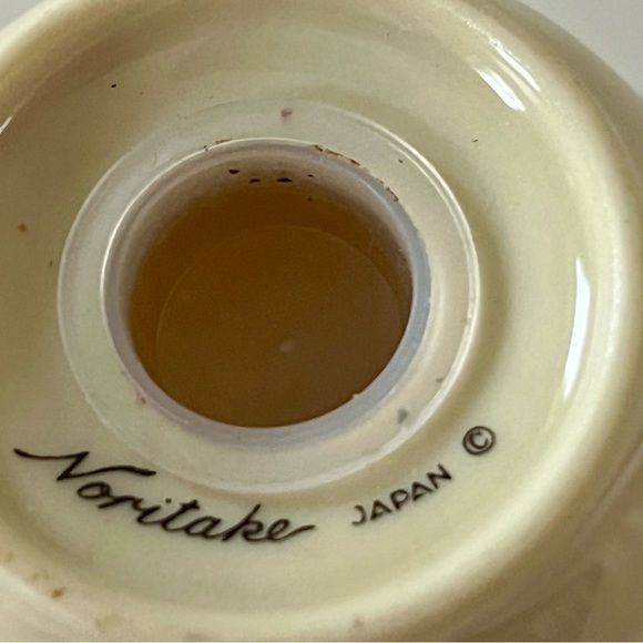 Floral Cream Ceramic Salt and Pepper Shakers Japan - Picture 5 of 11